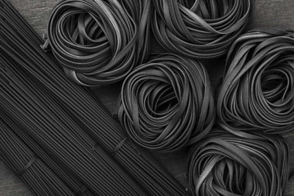 top-view-black-tagliatelle-spaghetti.png